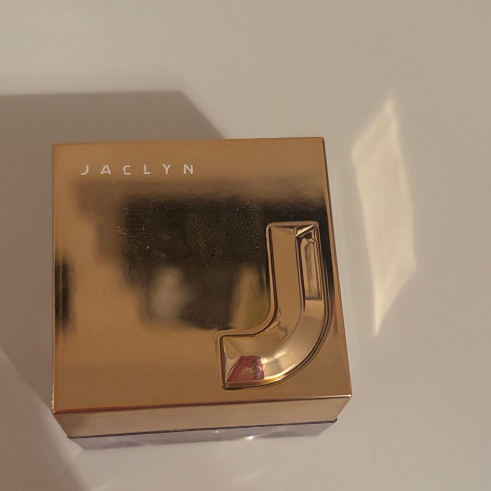 Gold loose highlighter
